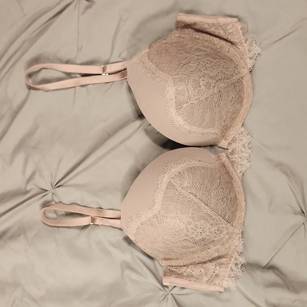 Victoria’s Secret 34C bra